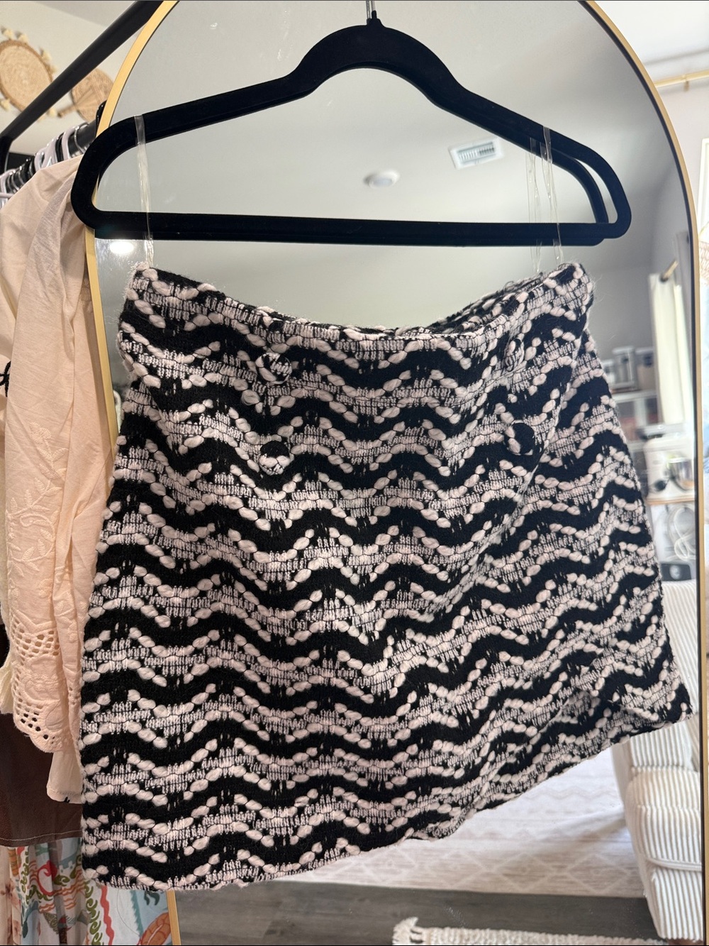 POL Black and White Wave-Pattern Mini Skirt